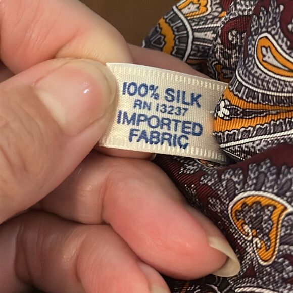 Vintage 80s Symphony Paisley Print Silk Pin On Bow Tie Scarf in Burgundy & Gold - Picture 5 of 7